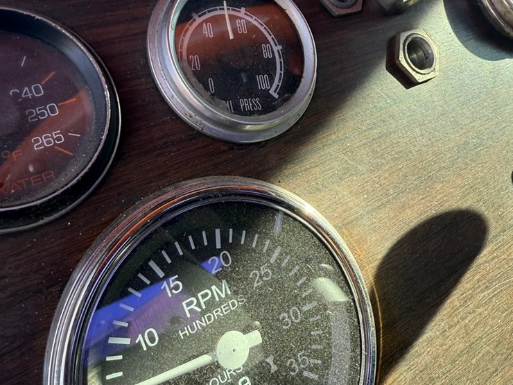 1974-peterbilt-359-image-36