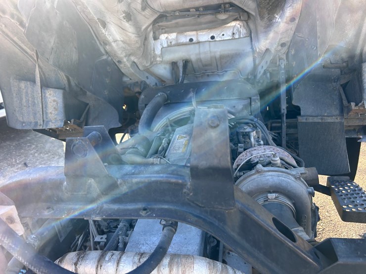 #1694-•-2004-isuzu-cab-and-chassis-image-49