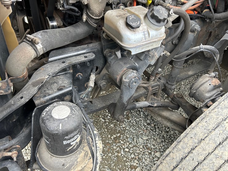 2017-massey-ferguson-8-image-49