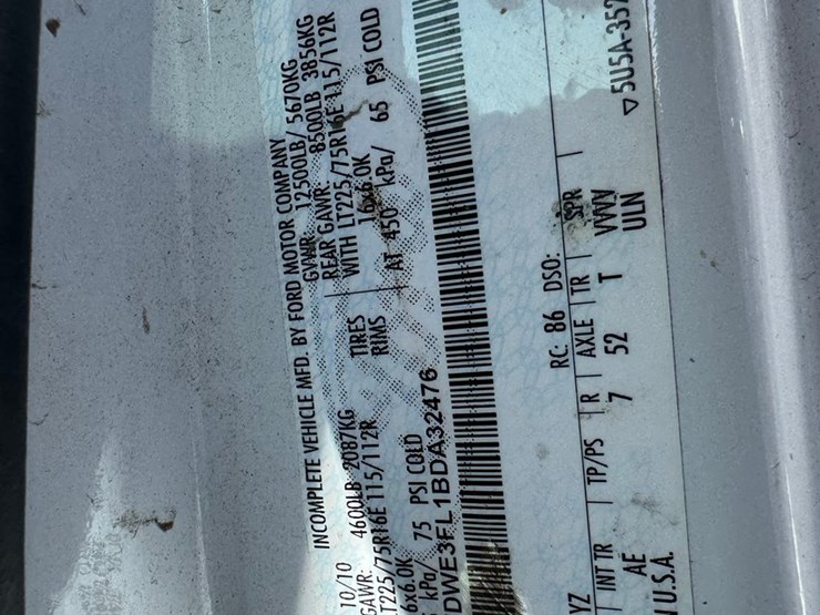 2010-ford-e350-image-46