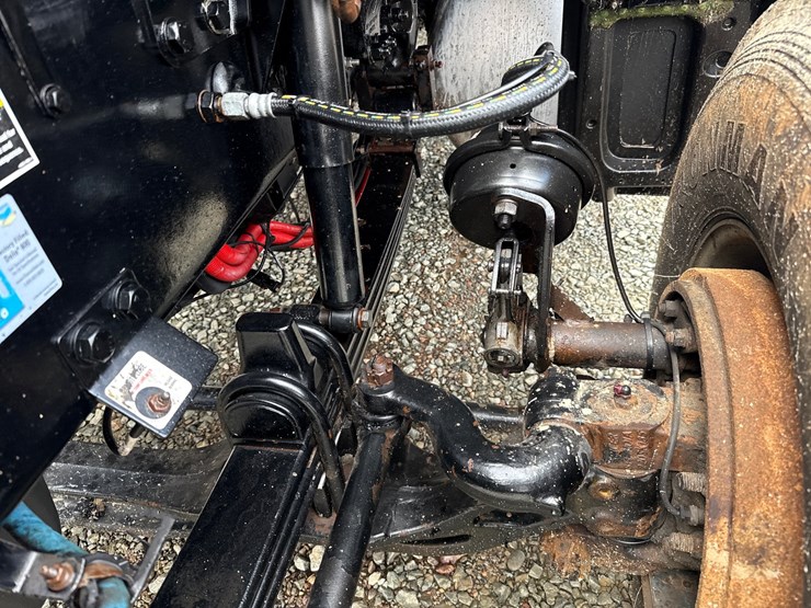 2016-massey-ferguson-8-image-11