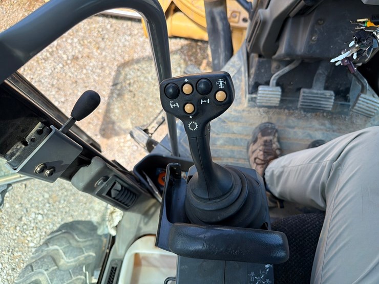 2018-caterpillar-12m3-image-56