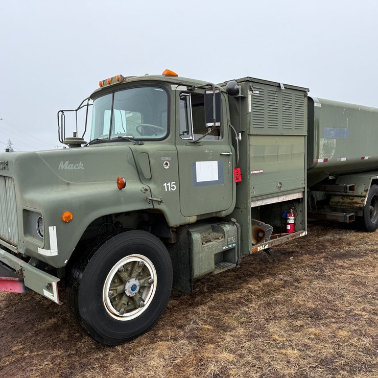 1984 MACK DM492S