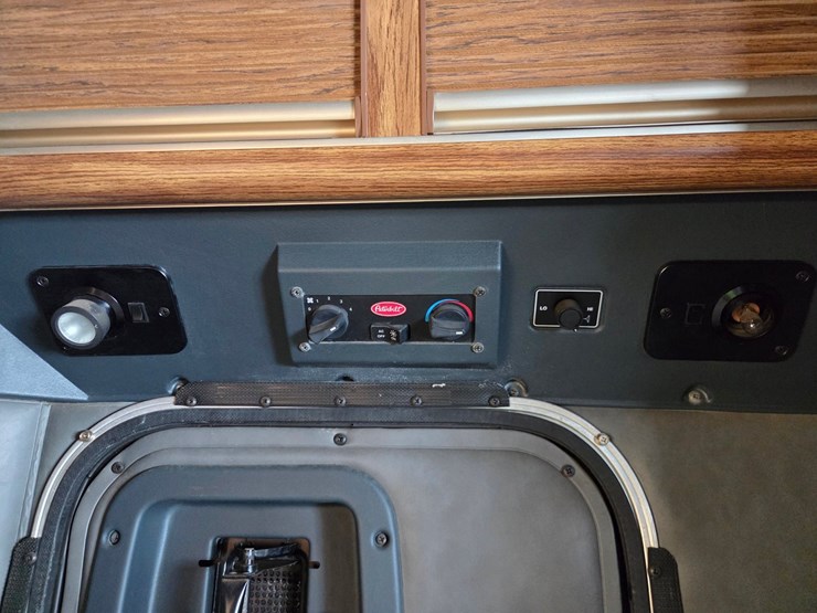 2002-peterbilt-379-image-67