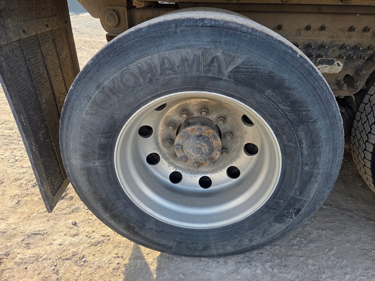 2012-international-7600-image-76