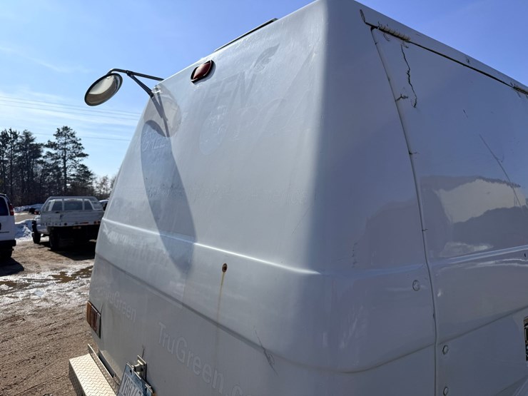 2001-isuzu-npr-image-30