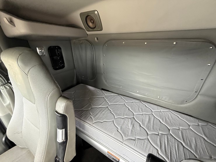 2019-kenworth-t680-image-74