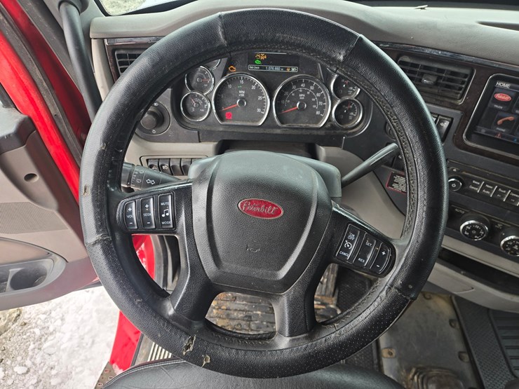 peterbilt-579-image-76