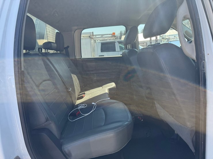 #2049-•-2015-ram-5500-heavy-duty-service-truck-image-31