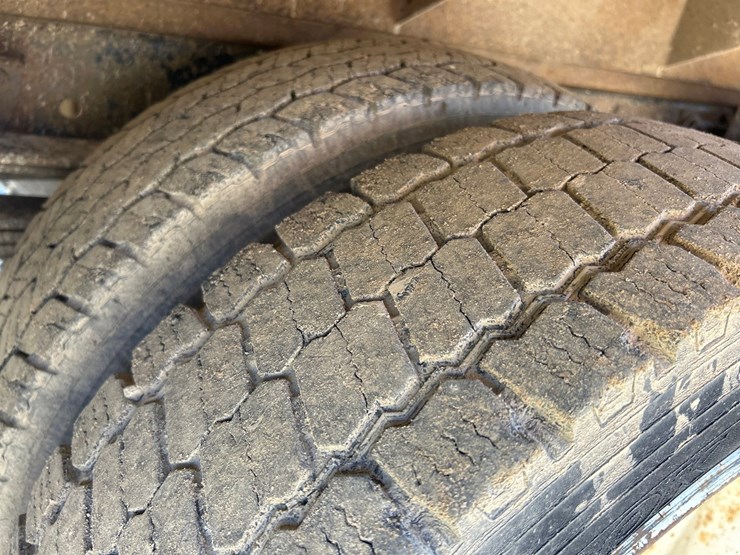 2005-isuzu-nqr-image-66