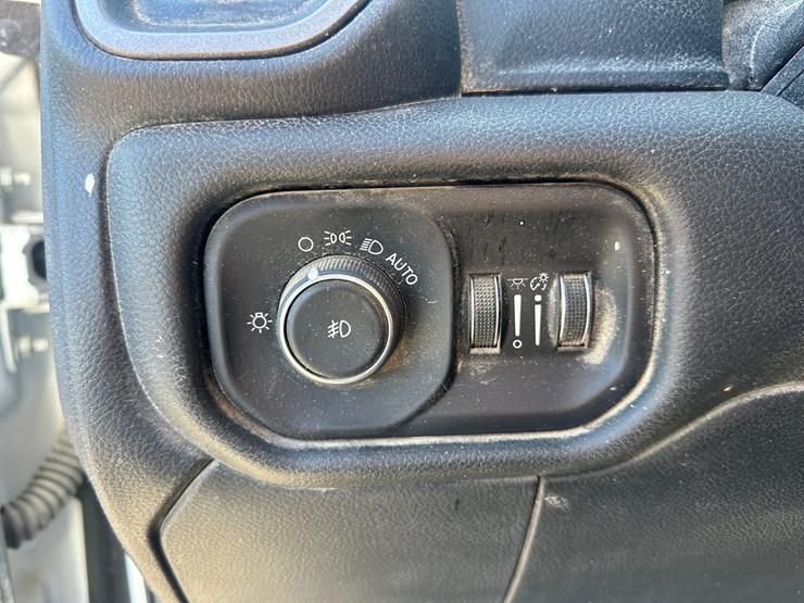 2020-dodge-3500-image-36