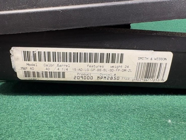 smith-&-wesson-m&p-40---40-s&w-pistol-image-13