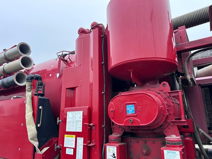 #1690-•-2013-international-7500-6x4-hydro-excavation-truck-image-32