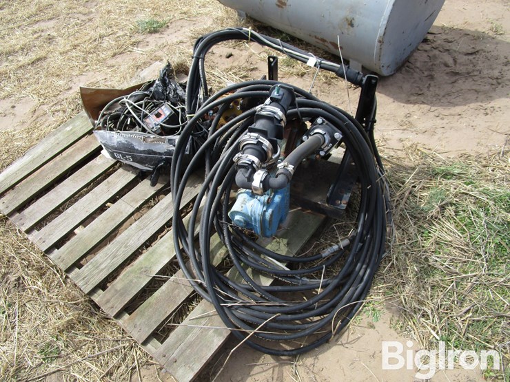 john-blue-hydraulic-fertilizer-attachment-image-3