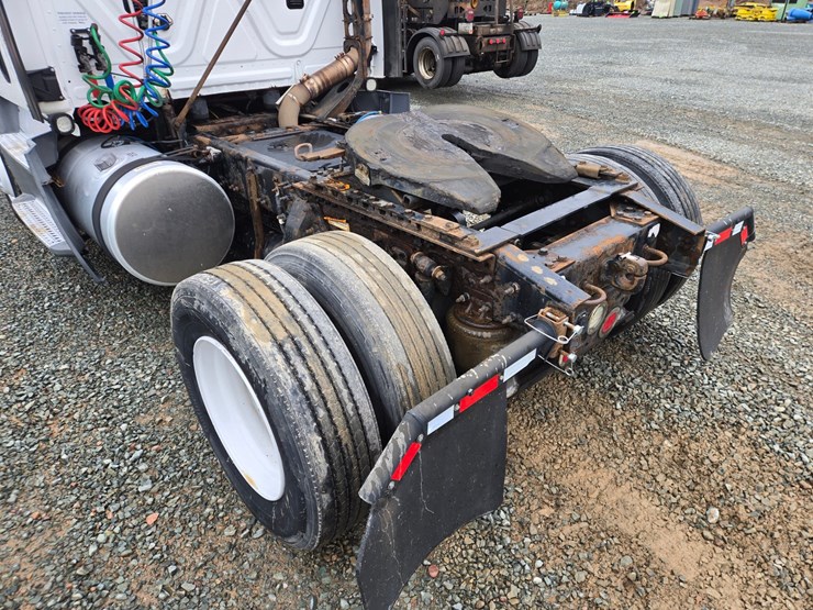 2016-freightliner-cascadia-125-image-21