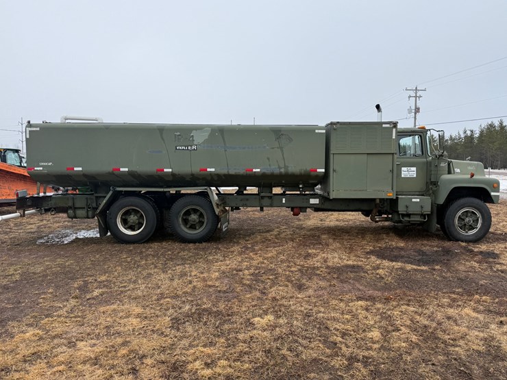 1984-mack-dm492s-image-6