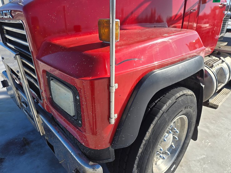 2000-mack-rd688s-image-10
