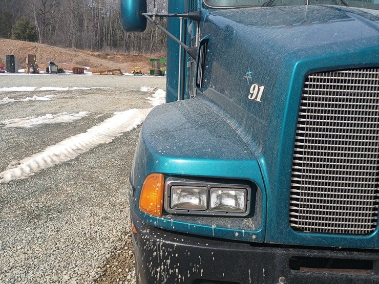 2002-kenworth-t600-image-13