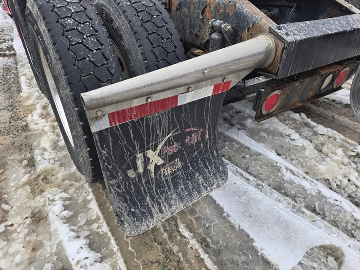 peterbilt-579-image-32