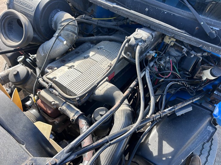 #1680-•-2003-freightliner-day-cab-truck-tractor-image-41