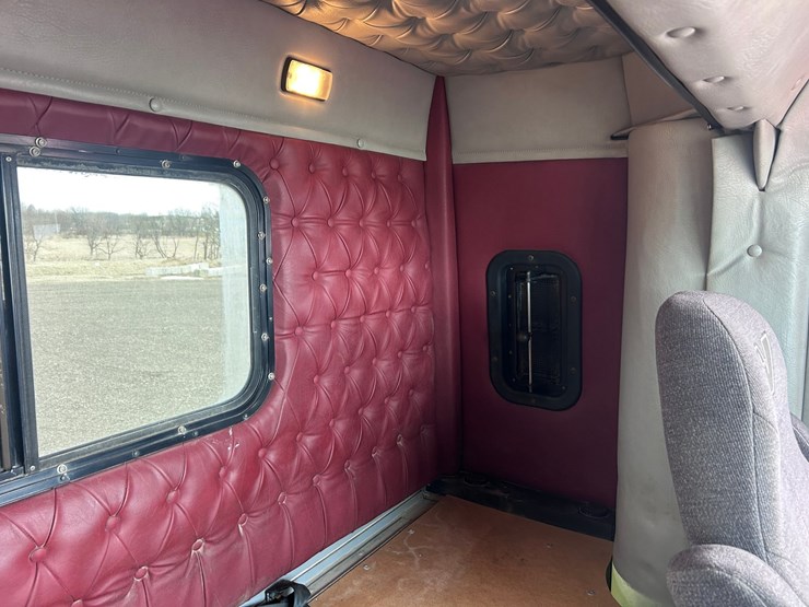 #1009-•-2012-western-star-conventional-4-sleeper-cab-truck-tractor-image-60