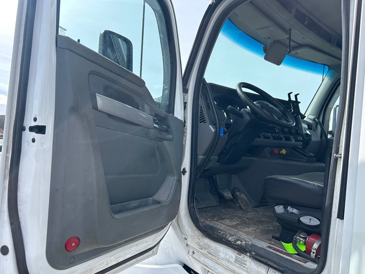 2017-kenworth-t680-image-73