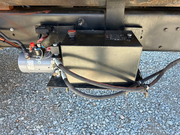 2023-ford-f750-image-21