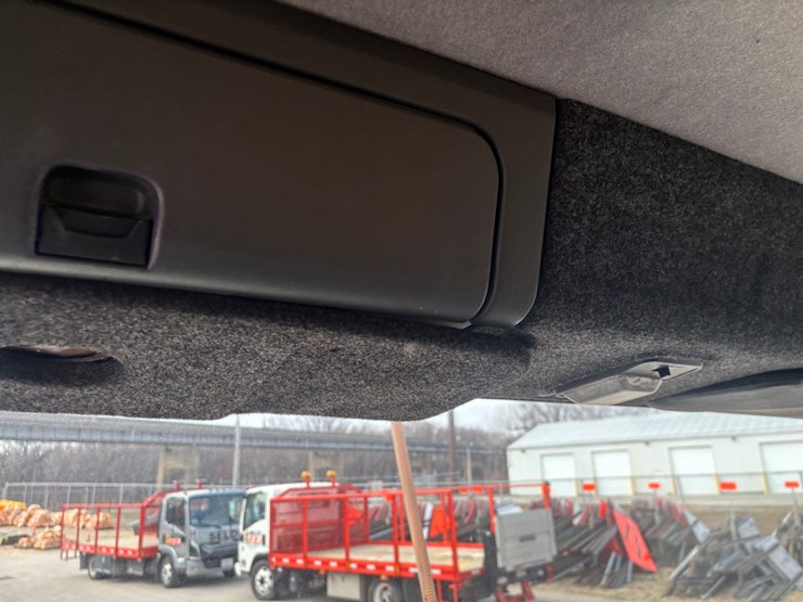 2005-gmc-t7500-image-28