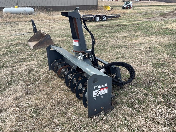 2021-bobcat-sb200-snowblower-image-2