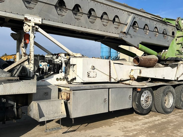 #2237-•-2006-mack-tri-axle-concrete-placement-truck-image-12