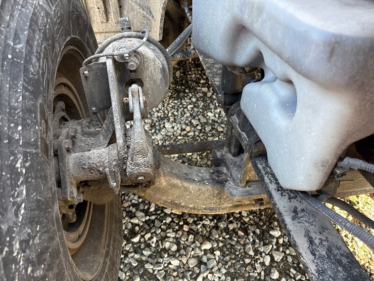 #2199-•-2020-international-a26-sleeper-cab-truck-tractor-image-50