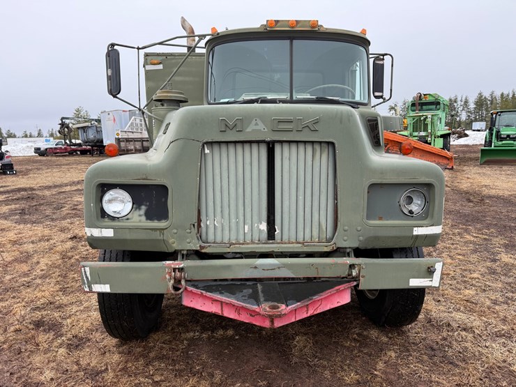 1984-mack-dm492s-image-8
