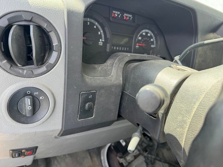 2010-ford-e350-image-35