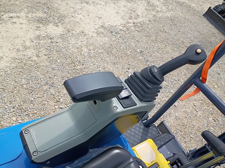 #24178-•-2025-agt-mx20r-mini-excavator-image-14