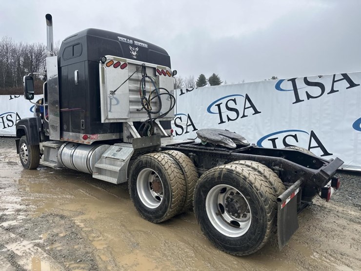 2009-massey-ferguson-8-image-3