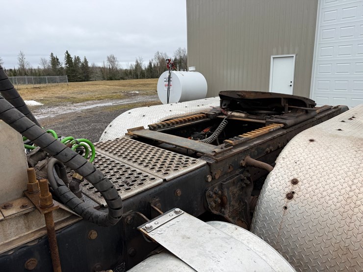 2020-kenworth-t800-image-41