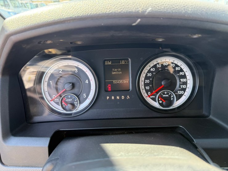 #1064-•-2015-ram-5500-heavy-duty-service-truck-image-30