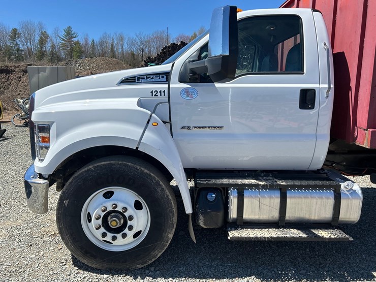 2023-ford-f750-image-12