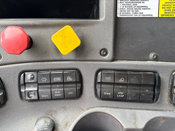 2016-massey-ferguson-8-image-63