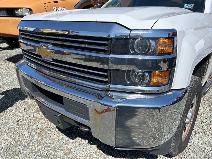 2018-chevrolet-3500-image-9