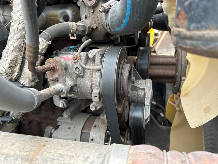 2017-massey-ferguson-8-image-44