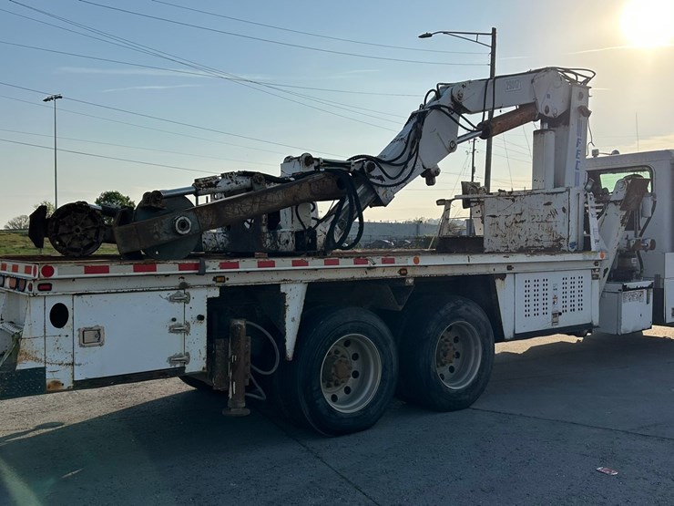 peterbilt-365-image-5