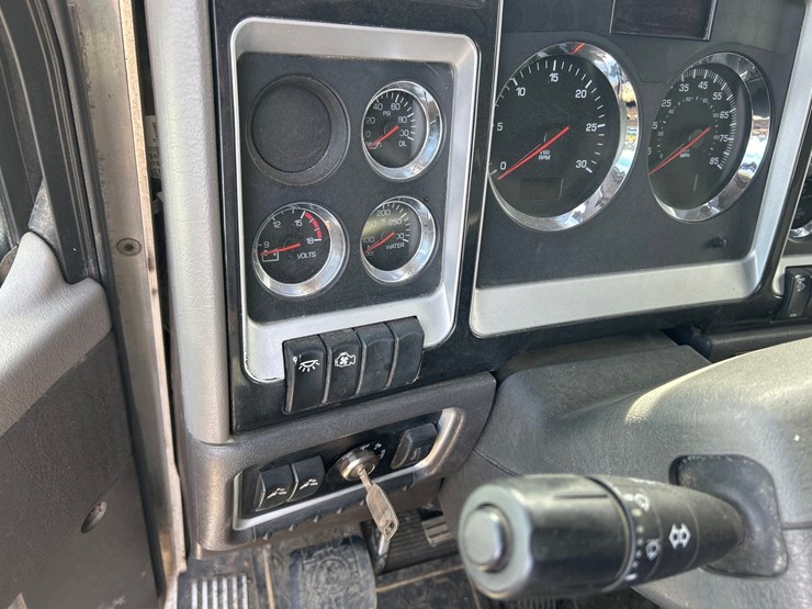 2017-kenworth-t660-image-64