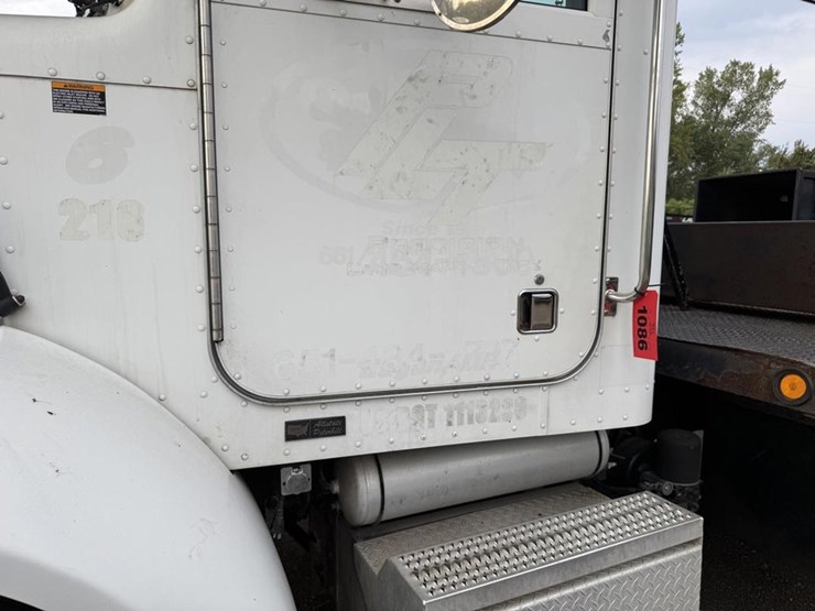 2003-peterbilt-330-image-14