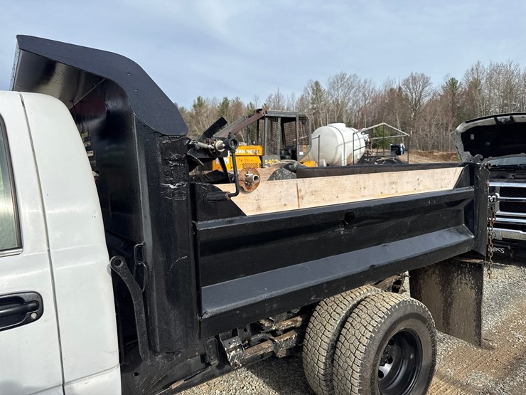 2005-chevrolet-3500-image-15