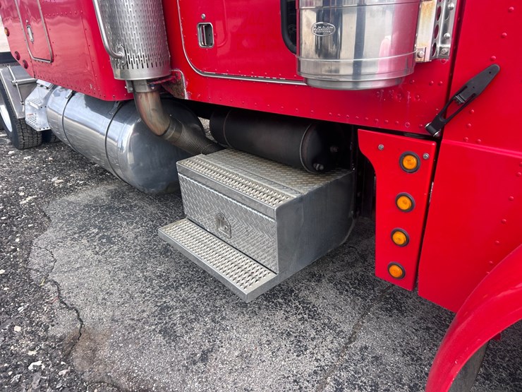 1998-peterbilt-379-image-22
