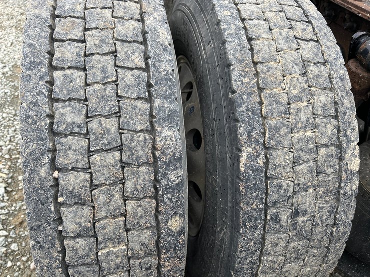 2017-massey-ferguson-8-image-90