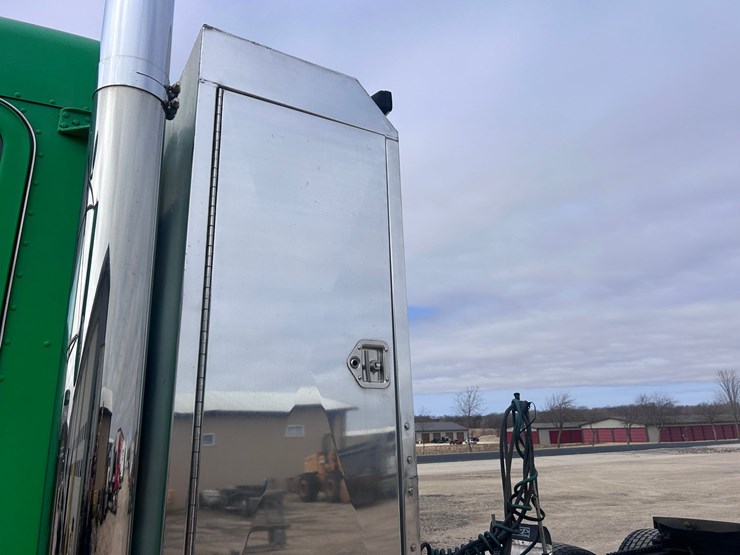 1999-peterbilt-379-image-14