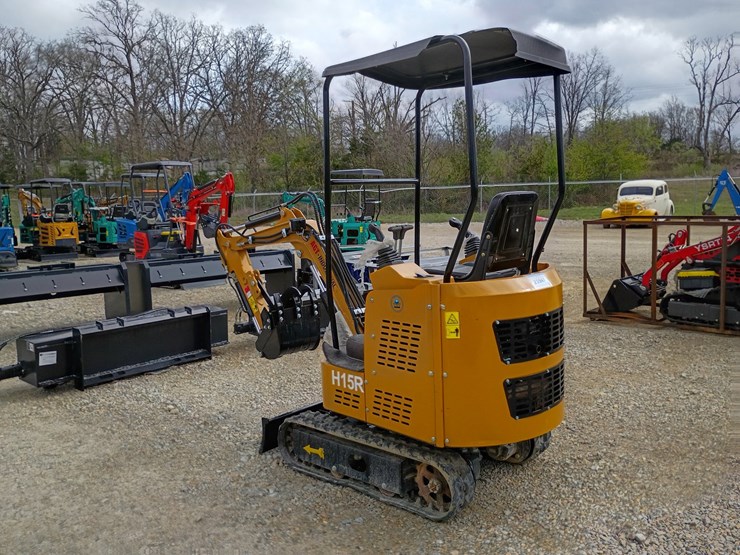 #23947-•-2025-agt-h15r-mini-excavator-image-2