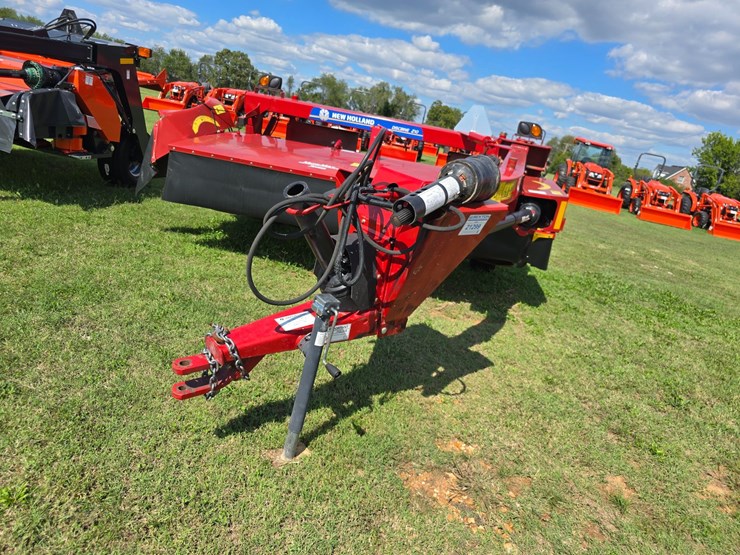 2022-new-holland-210-image-33